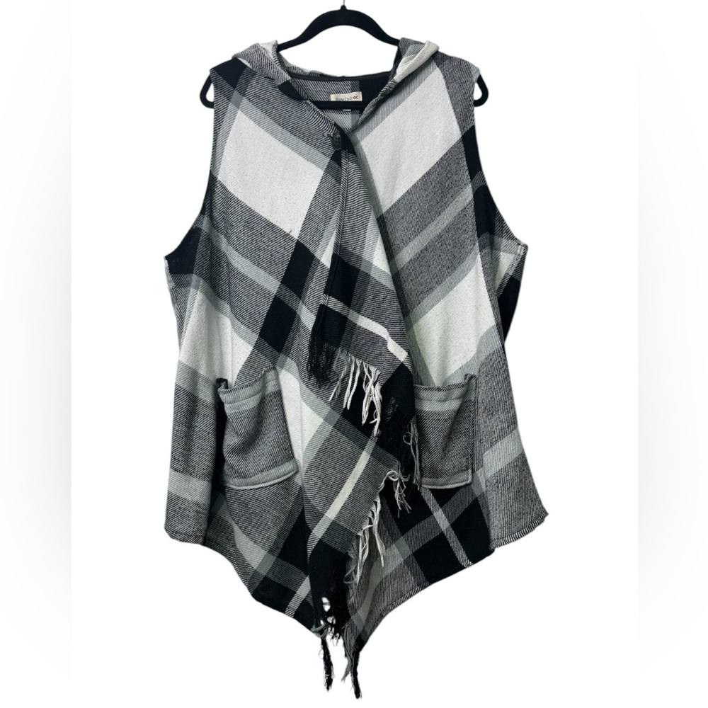 Women’s black and white the buffalo check draped vest